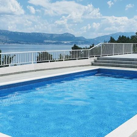 Apartment Kate Слатине Экстерьер фото