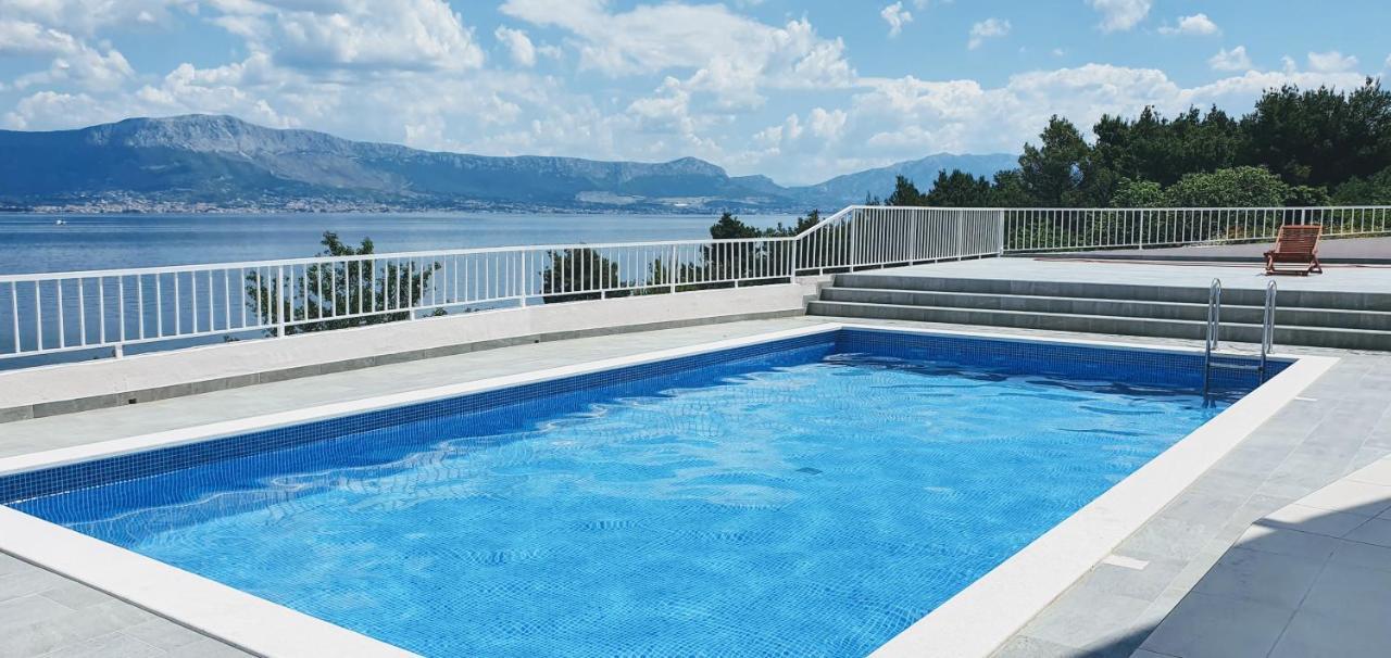 Apartment Kate Слатине Экстерьер фото