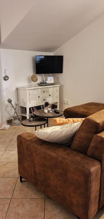 Apartment Kate Слатине Экстерьер фото