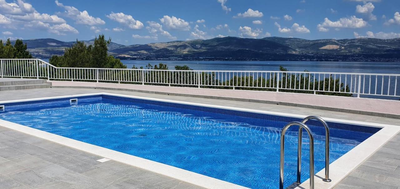 Apartment Kate Слатине Экстерьер фото