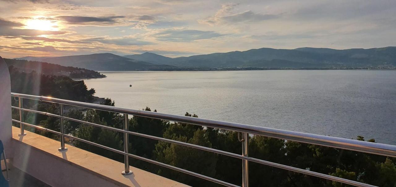 Apartment Kate Слатине Экстерьер фото