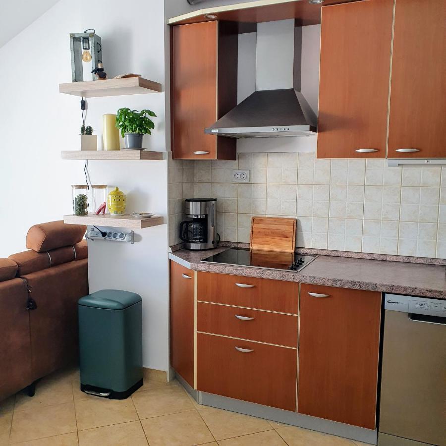 Apartment Kate Слатине Экстерьер фото