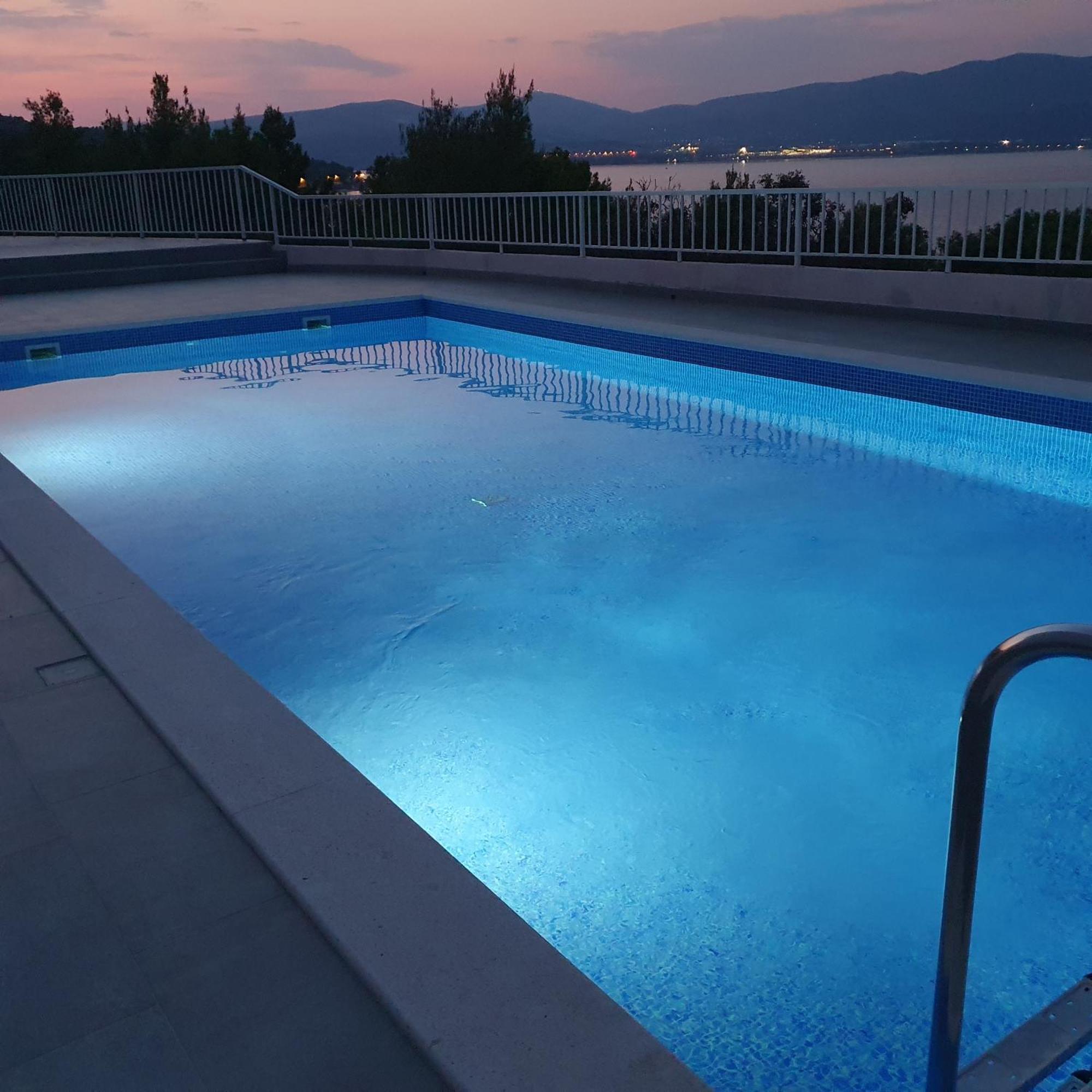 Apartment Kate Слатине Экстерьер фото