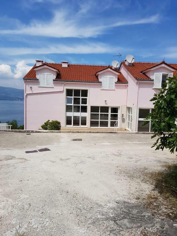 Apartment Kate Слатине Экстерьер фото